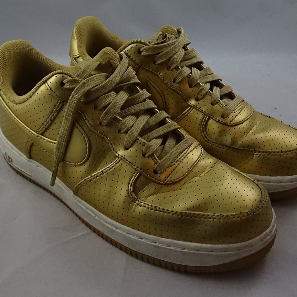 Nike - Air Force 1 Low '07 LV8 - Gold White - US 8 {USED}